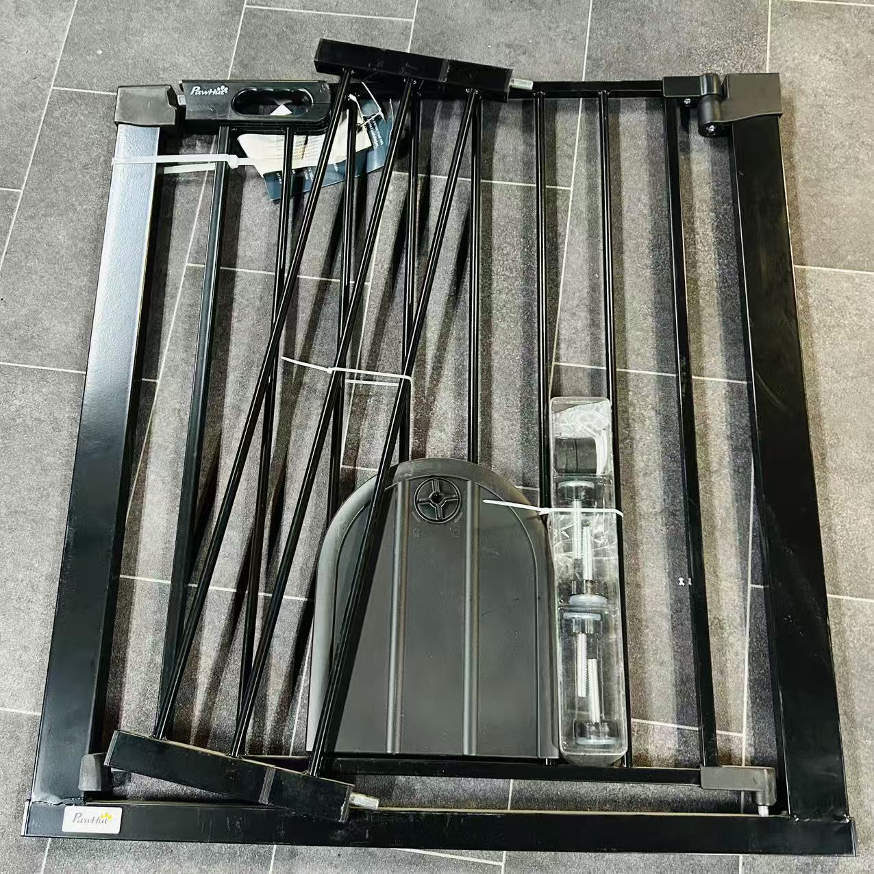 Dog Gate with Cat Flap Pet Safety Gate Barrier, Stair Pressure Fit, Auto Close, Double Locking, for Doorways, Hallways, 75-82 cm Black