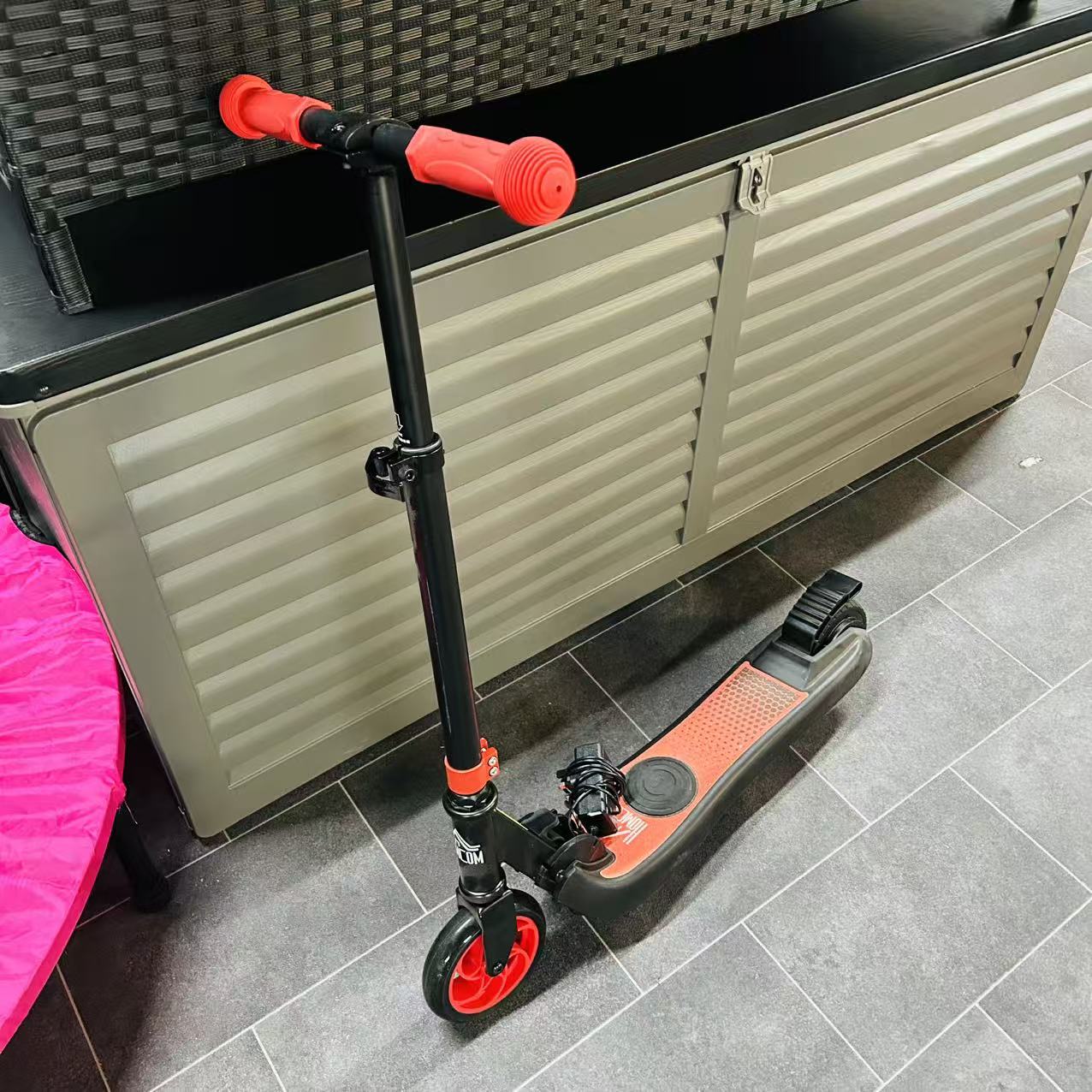 Folding Electric Scooter with Brake, for Ages 6+ Years, 8km/h Maximum Speed, Red